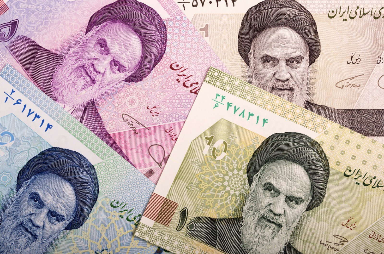 Billets iraniens à l'effigie de Khomeini et Khamenei